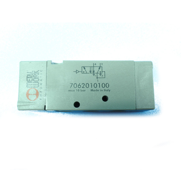 [024740] DISTRIBUTEUR PNEUMATIQUE 5/2 G1/8 MONOSTABLE - PILOTAGE M5